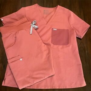 Figs V-Neck Scrub Set